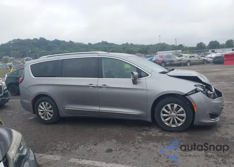 2018 Chrysler Pacifica Touring L z USA, uszkodzony, nr VIN 2C4RC1BG2JR154053
